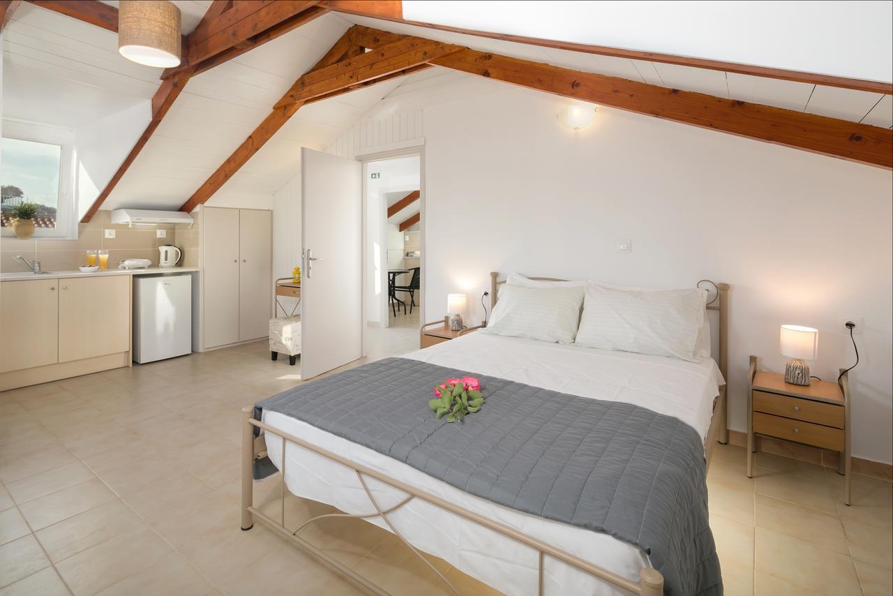 Mare Blu Studios & Suites 拉加纳斯 外观 照片