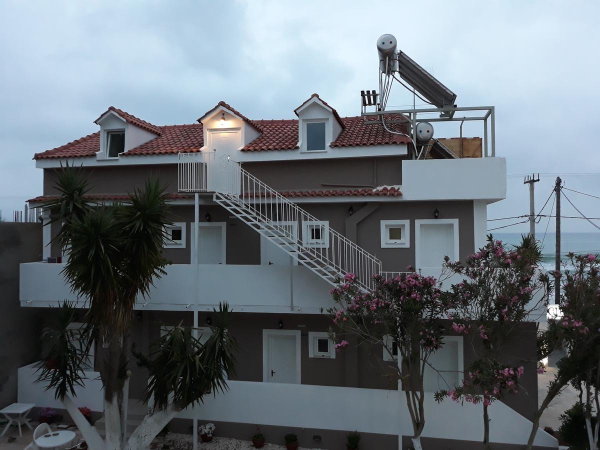 Mare Blu Studios & Suites 拉加纳斯 外观 照片